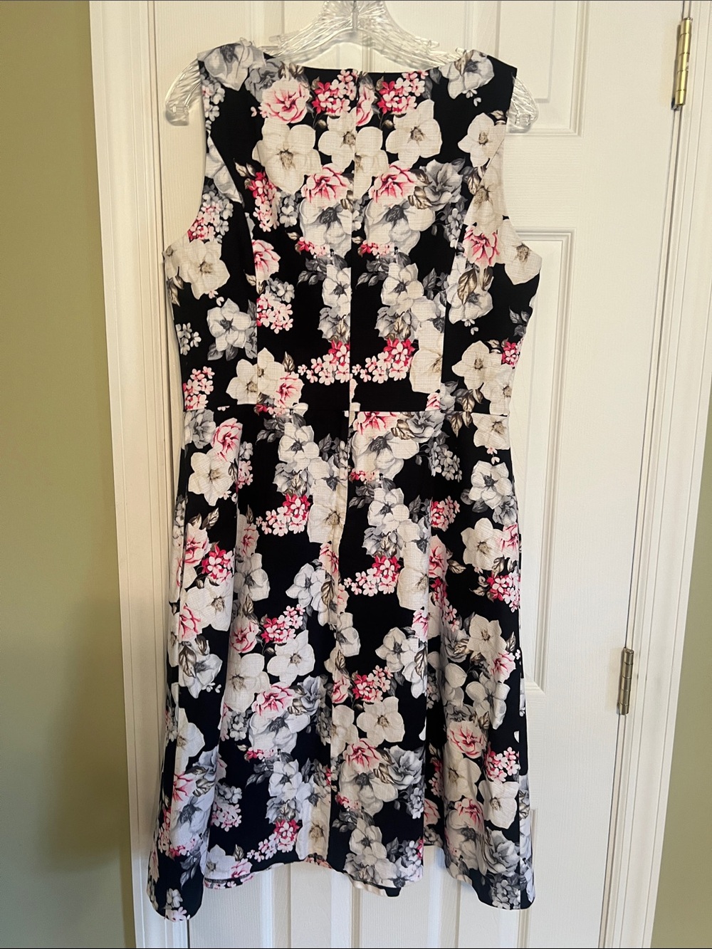 Floral Sleeveless Dress - Black and White - Picture 4 of 7